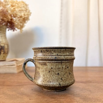 Petite tasse en grès