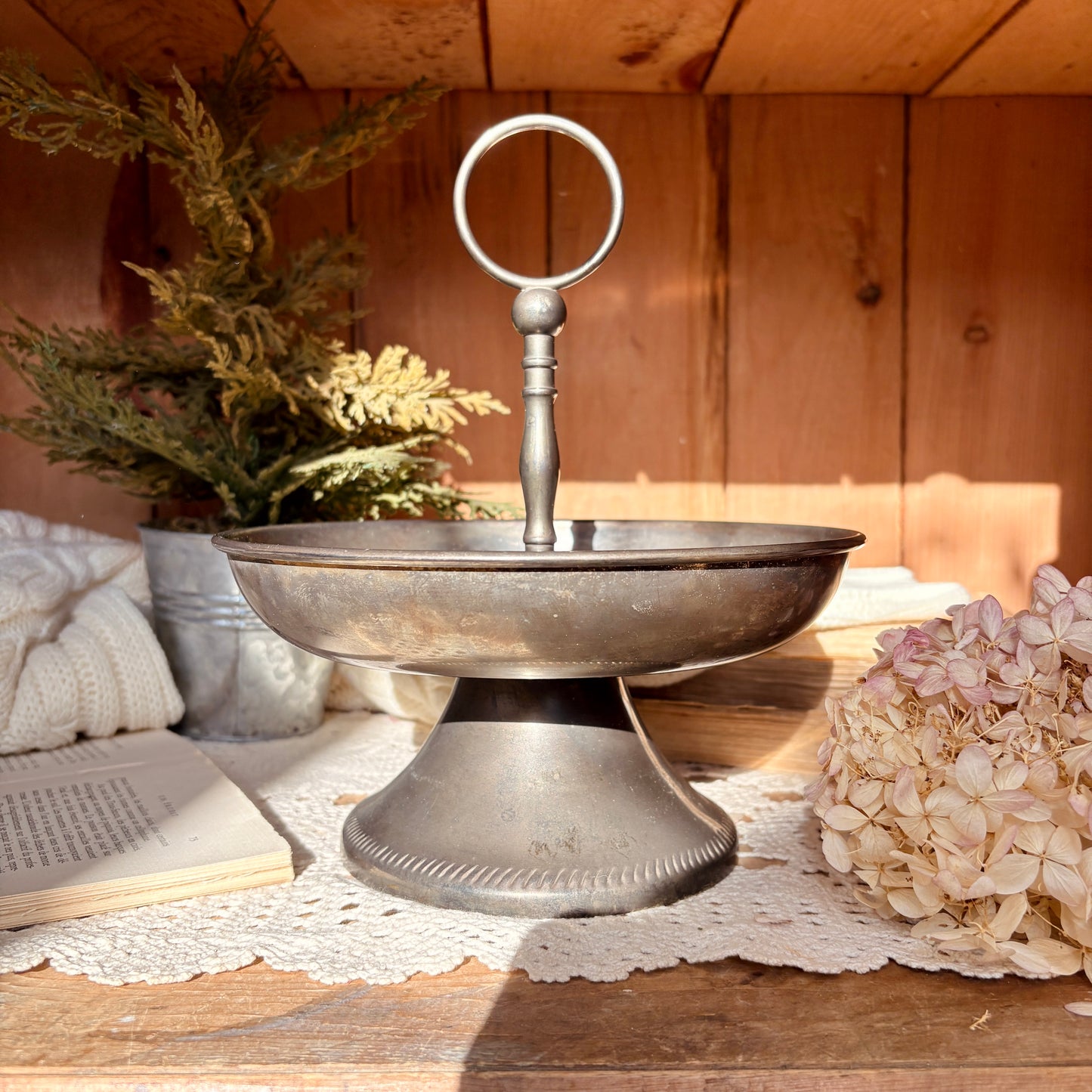 Présentoir argenté