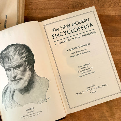 Livre - The new modern encyclopedia