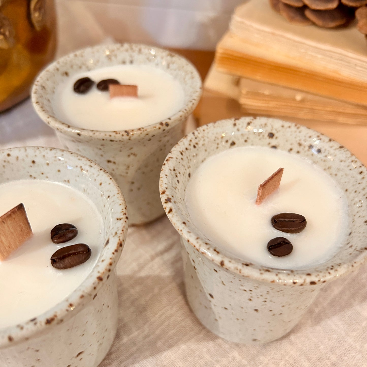 Stoneware candle - Hazelnut espresso