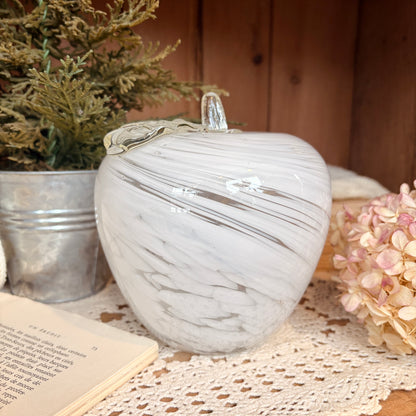 Pomme en verre soufflé