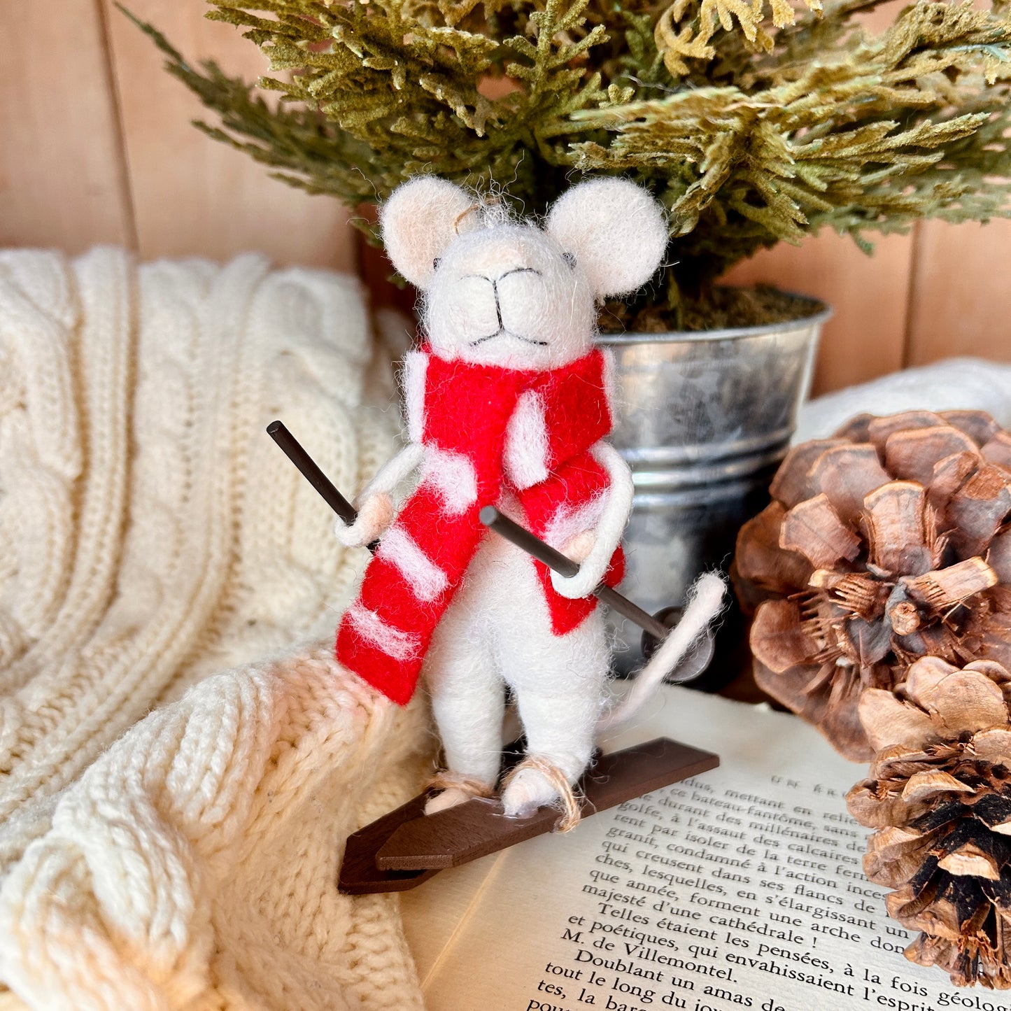 Christmas ornament - Mouse on skis