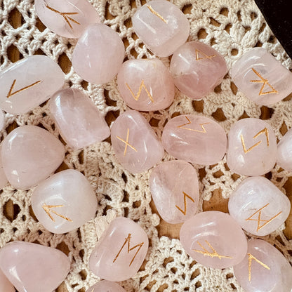 Runes - Quartz rose