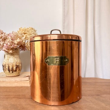 Pot à farine en cuivre