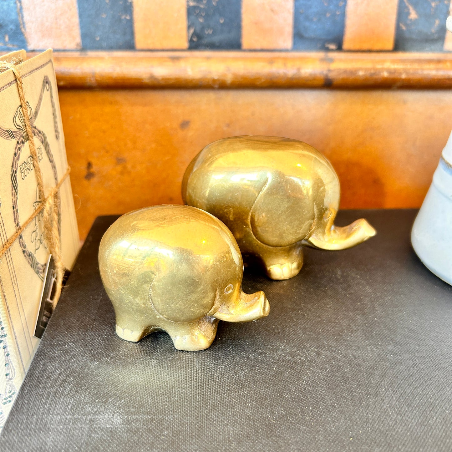 Duo d'éléphants en laiton Mid-century