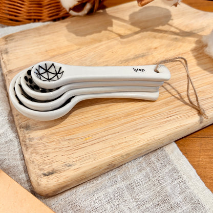 Measuring spoons