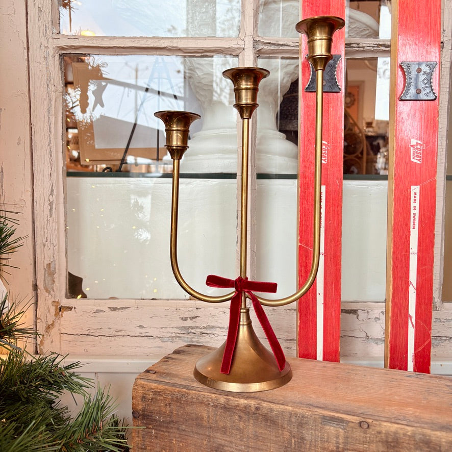 Three-branch candelabrum