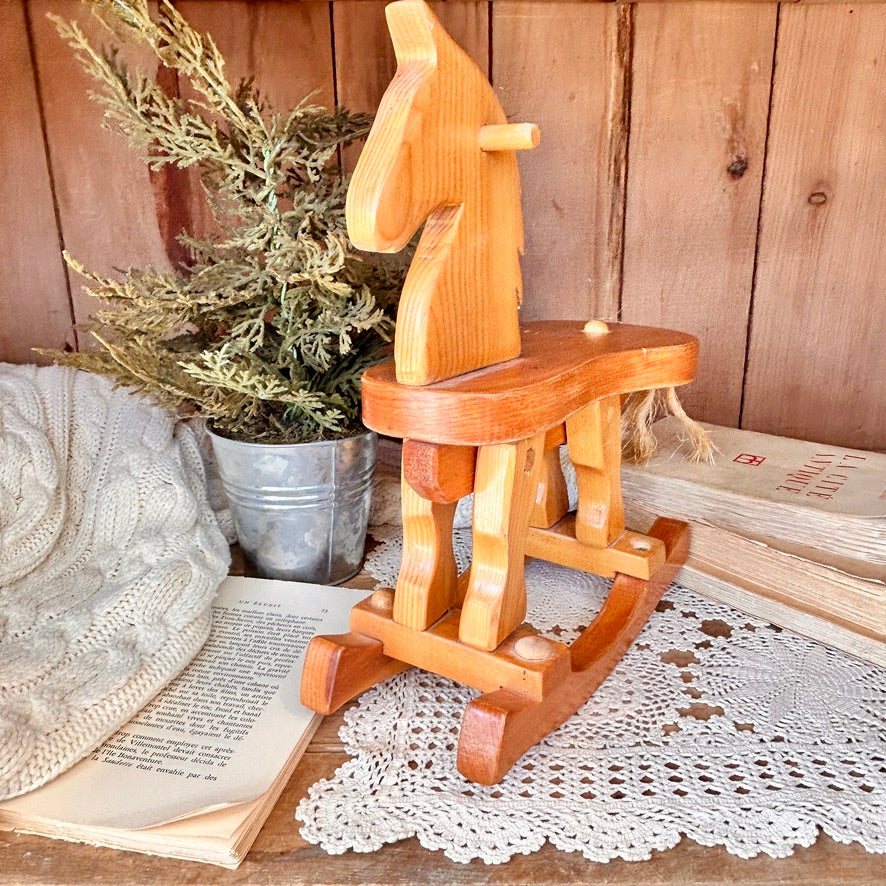 Petit cheval de bois décoratif