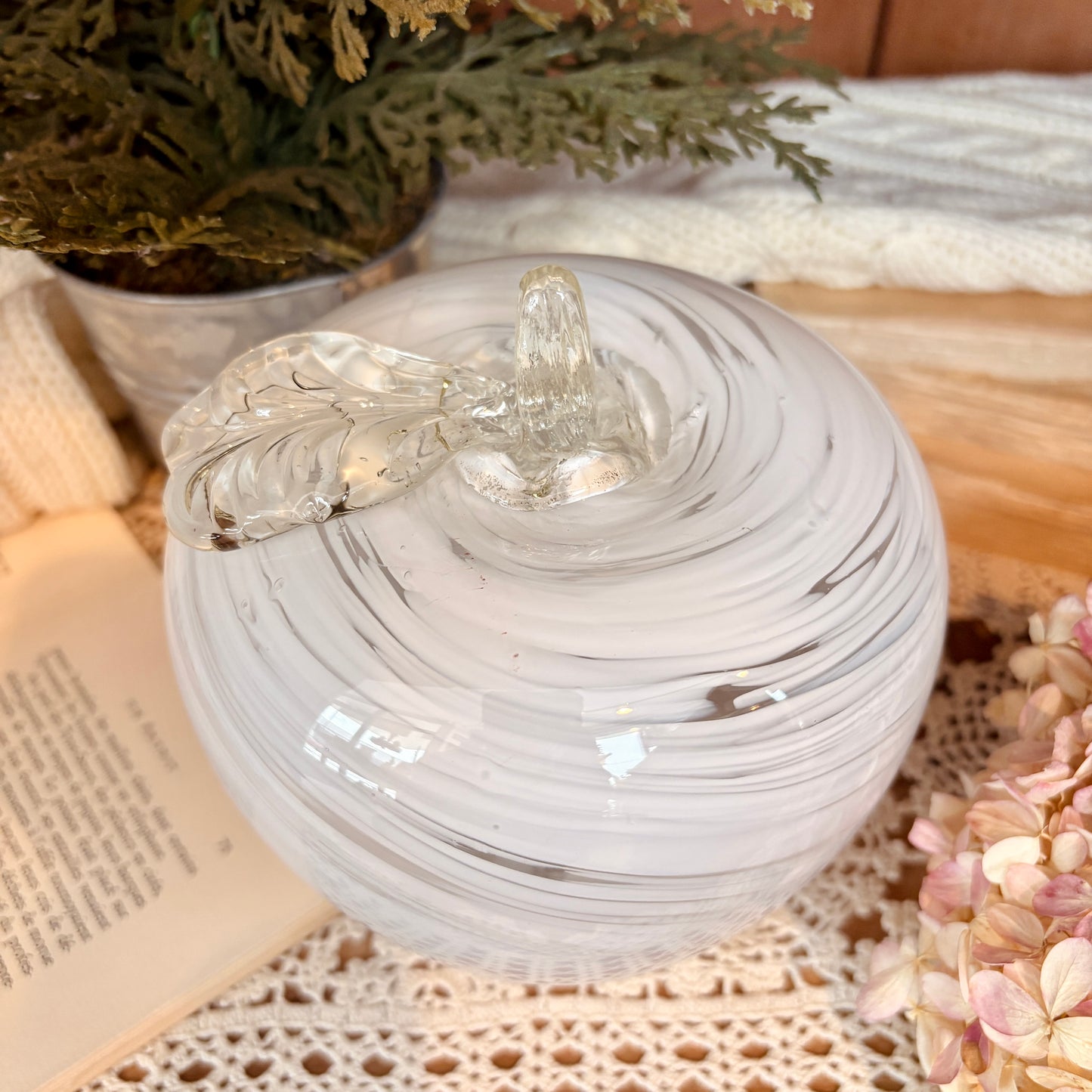 Pomme en verre soufflé