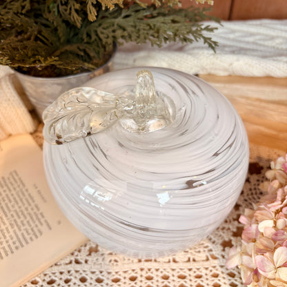 Pomme en verre soufflé