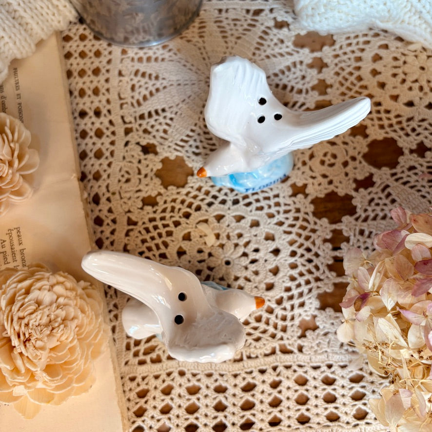 Seagull salt and pepper shaker