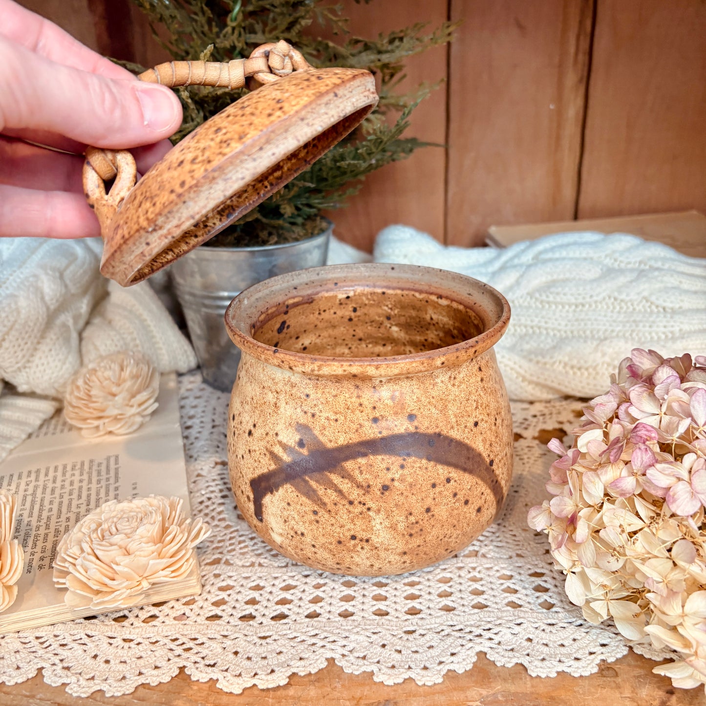Pot en grès artisanal