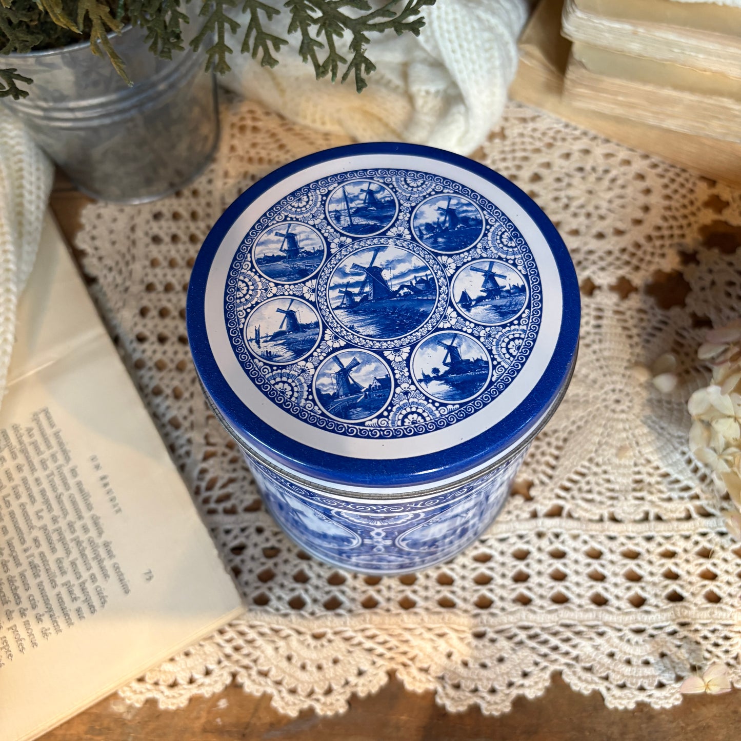 Delfts Blue metal box