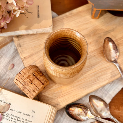 Artisanal pot with lid