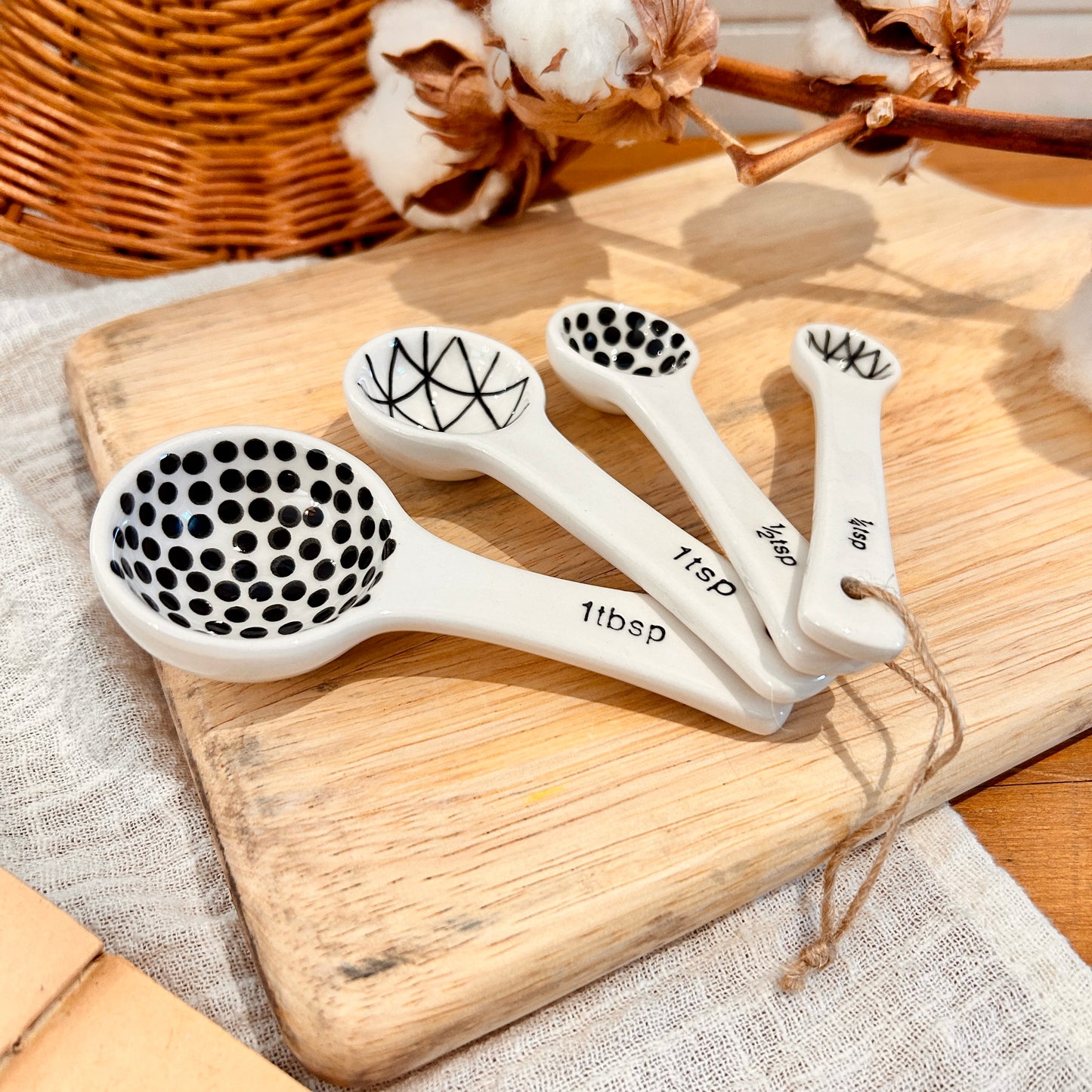 Measuring spoons