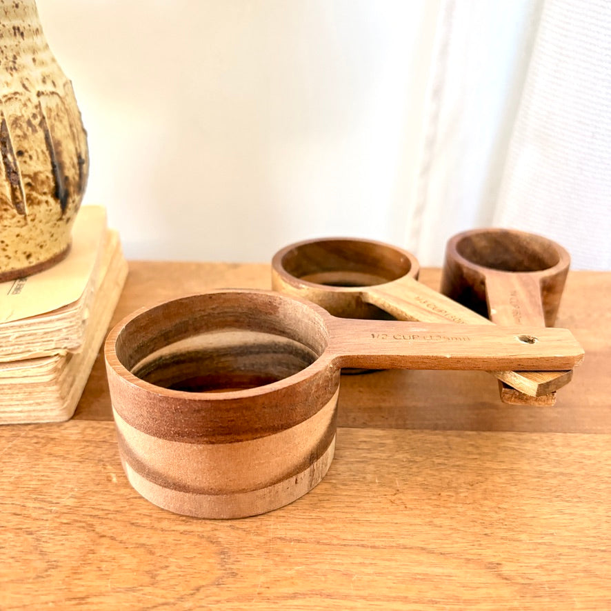 Trio de tasses à mesurer en bois
