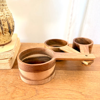 Trio de tasses à mesurer en bois