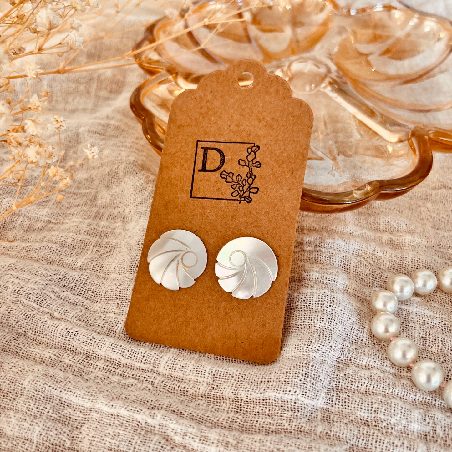 Mother-of-pearl earrings