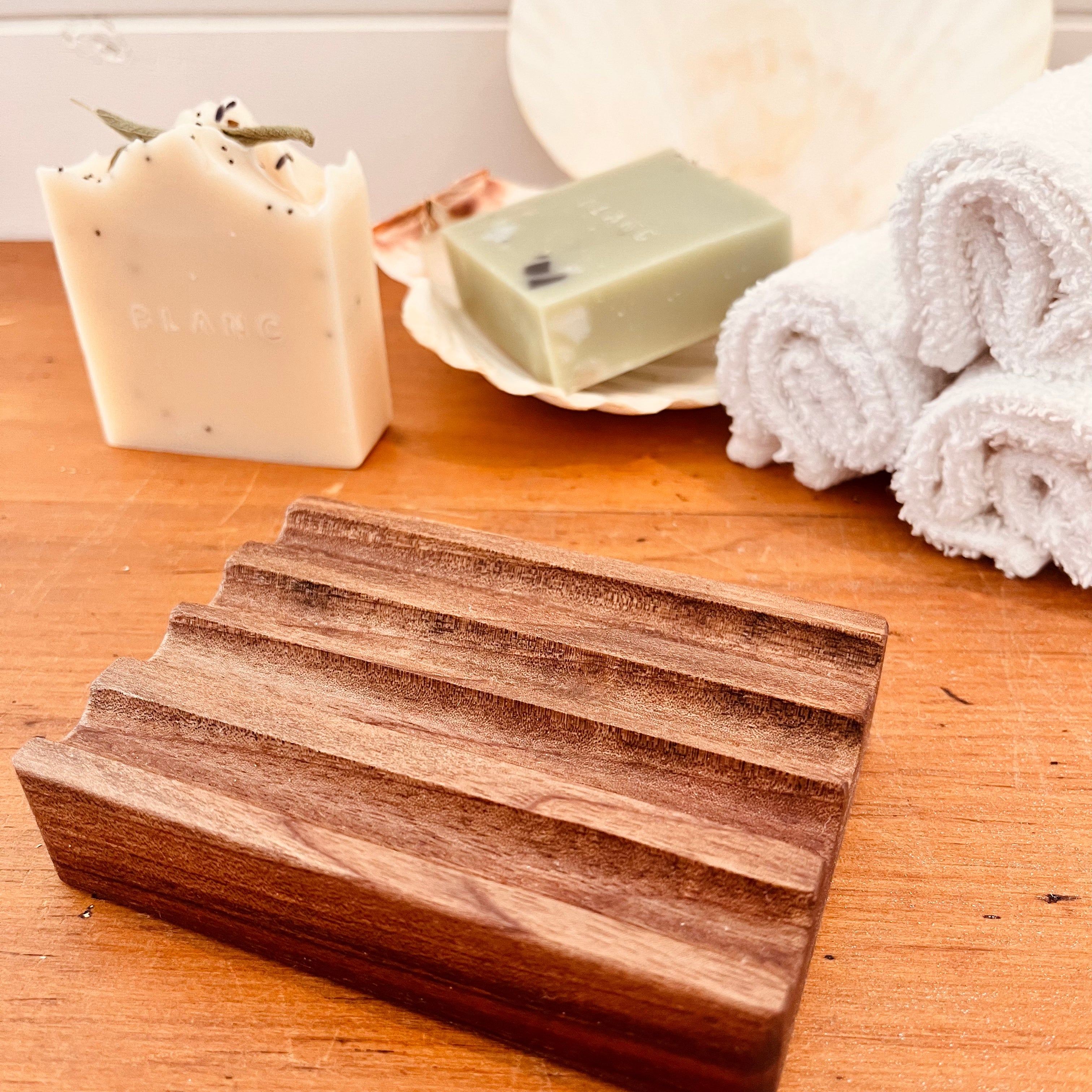 Walnut soap dish Demain Peut tre boutique maison et art de vivre